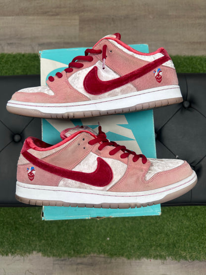 Nike SB Dunk Low StrangeLove Skateboards