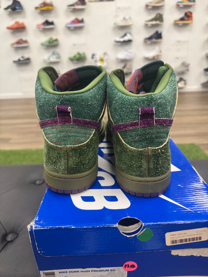 Nike SB Dunk High Skunk 420