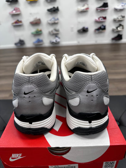 Nike P-6000 Metallic Silver - Size 12.5 (U)