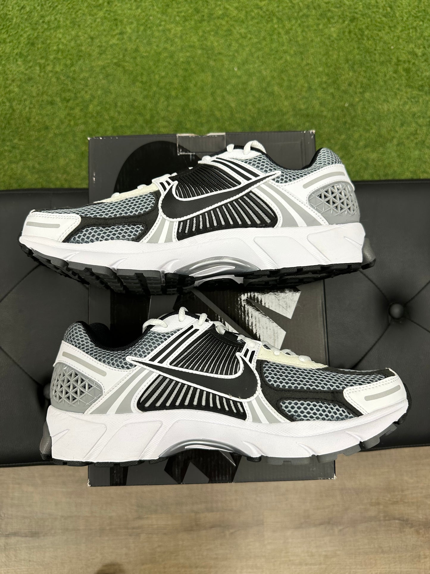 Nike Zoom Vomero 5 SE SP Dark Grey Black White - Size 8