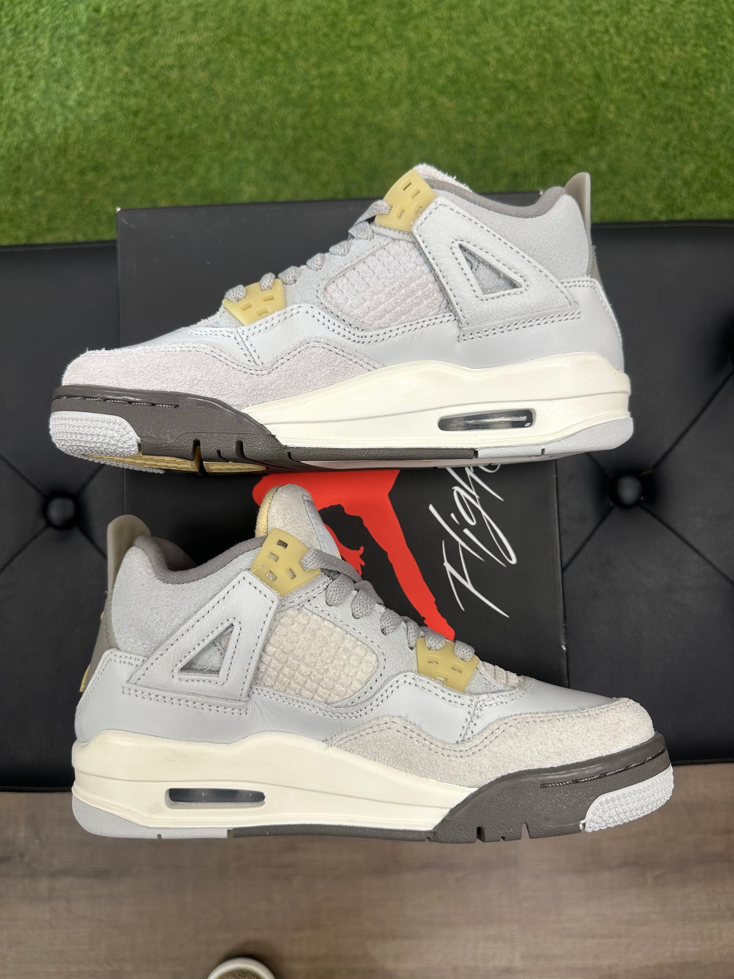 Jordan 4 Retro SE Craft Photon Dust (GS) - Size 4