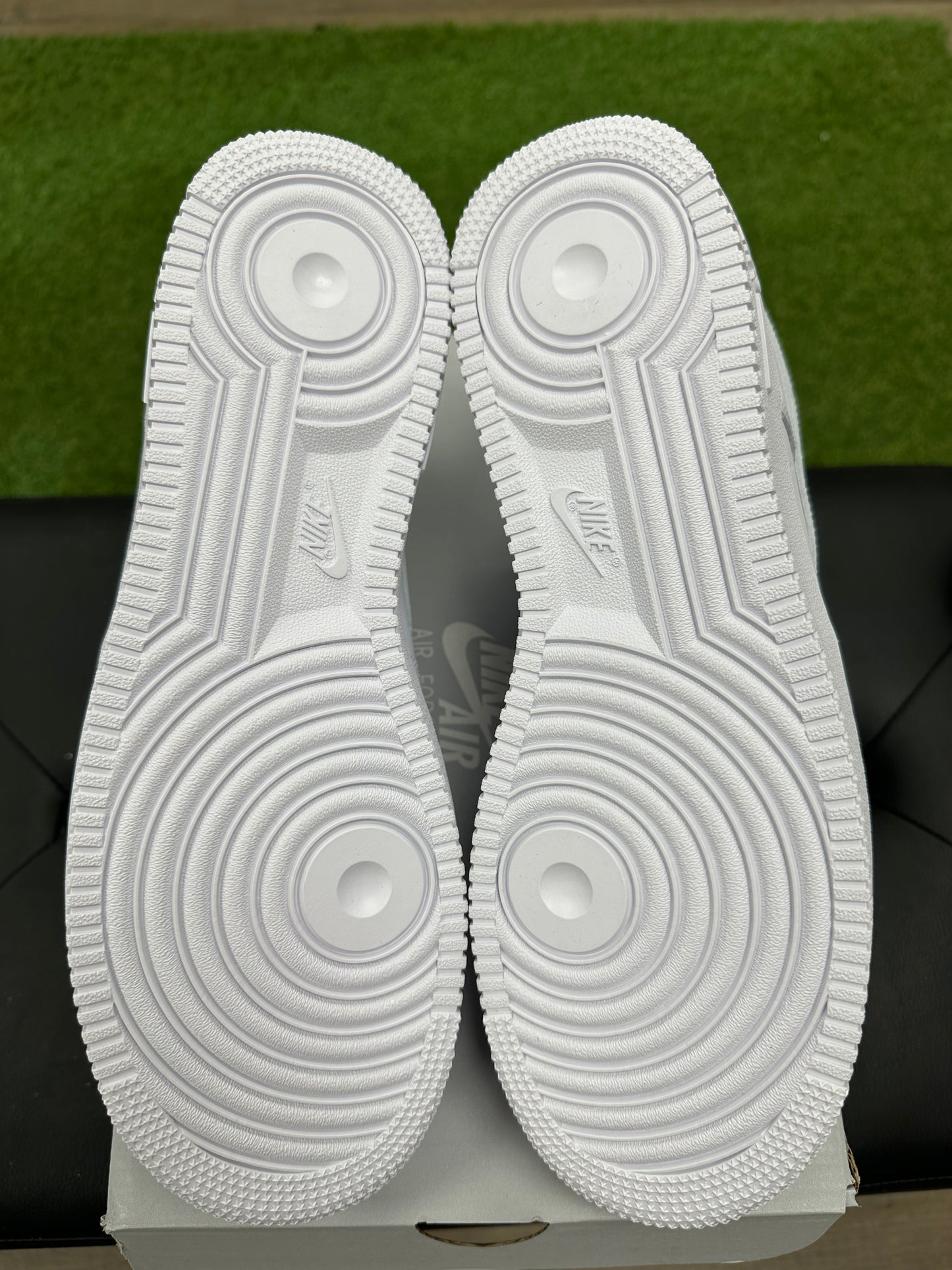 Air Force 1 '07 Triple White - Size 11