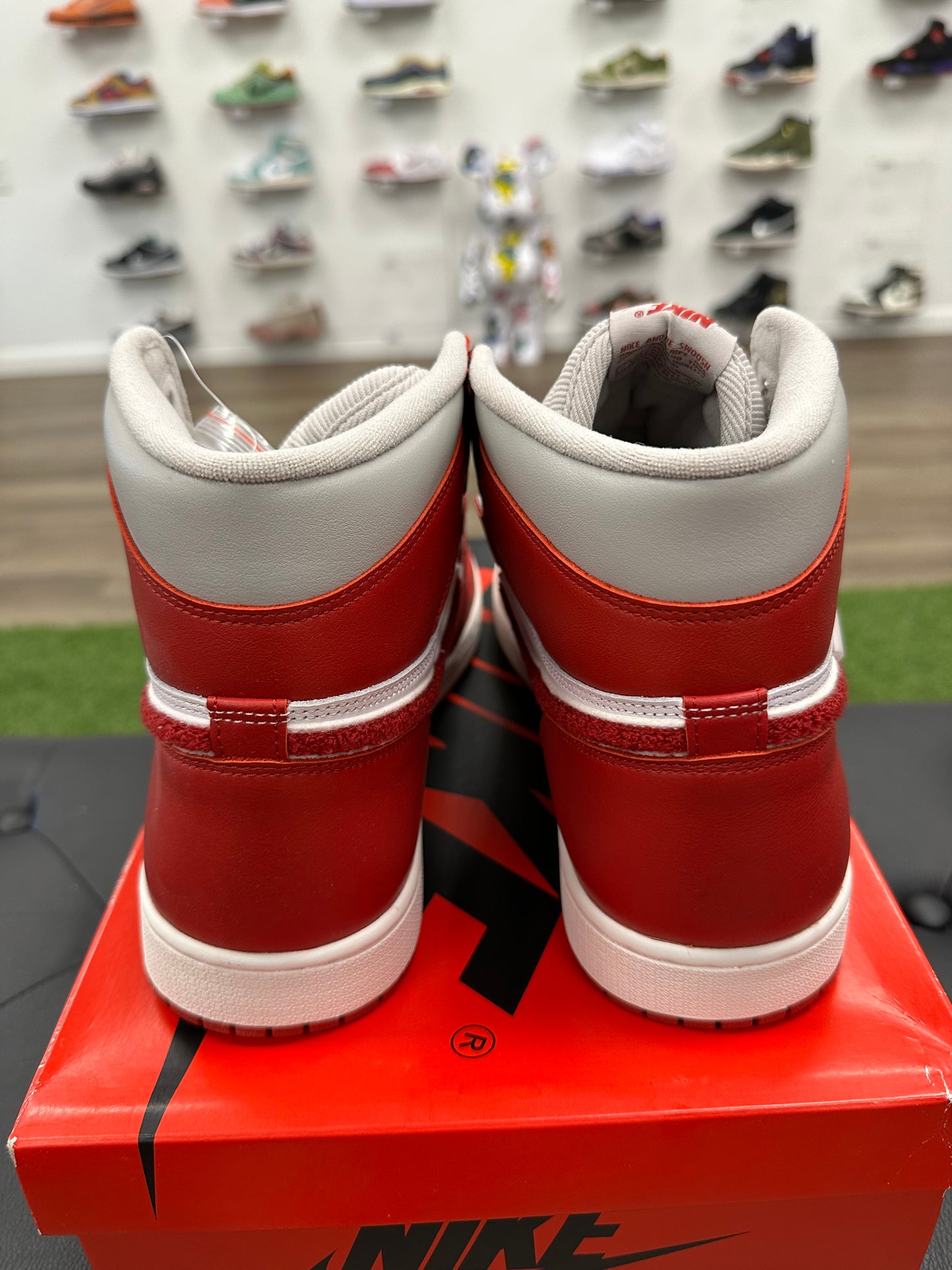 Jordan 1 Retro High OG Varsity Red - Size 10.5