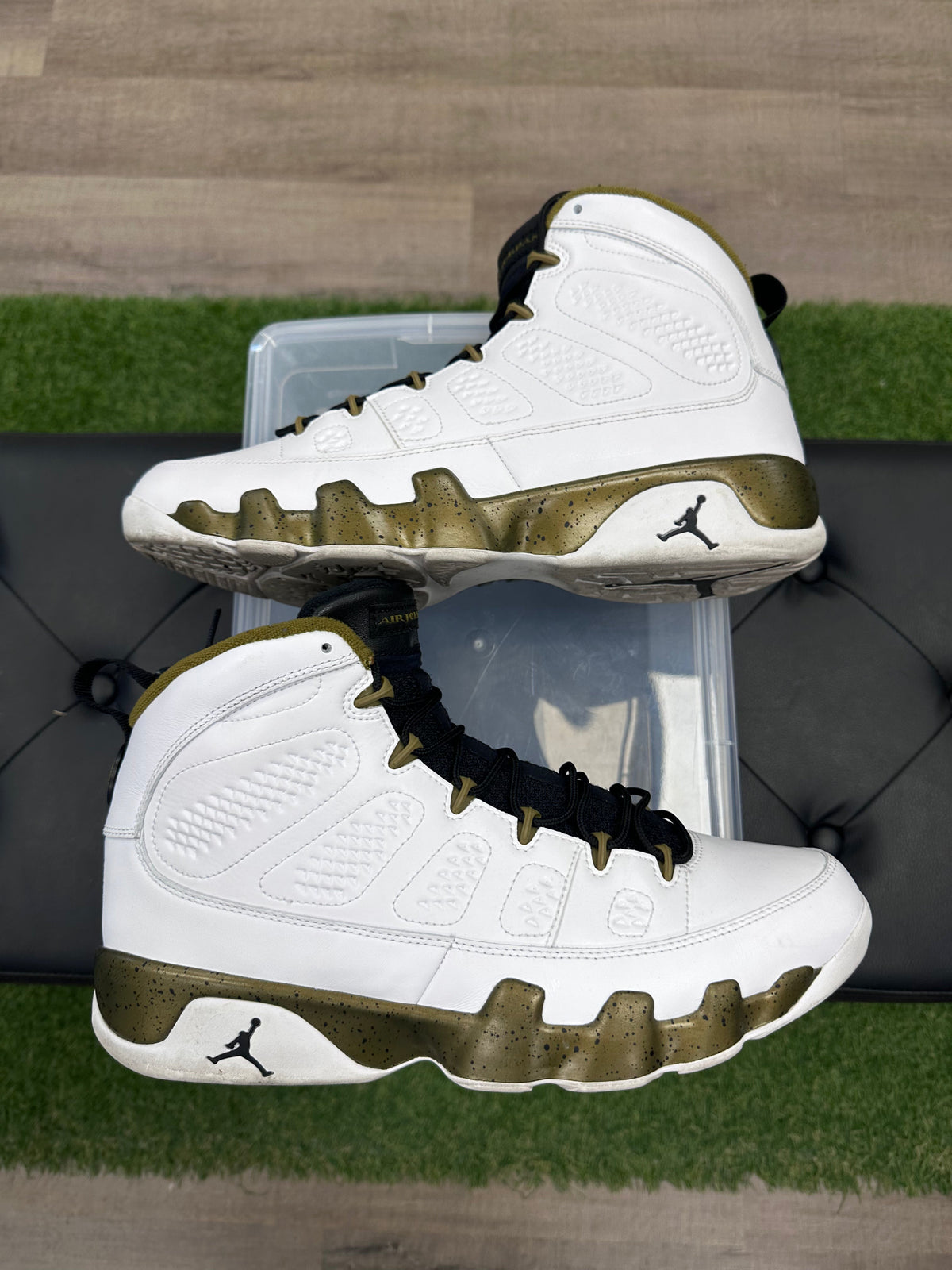 Jordan 9 Retro Statue