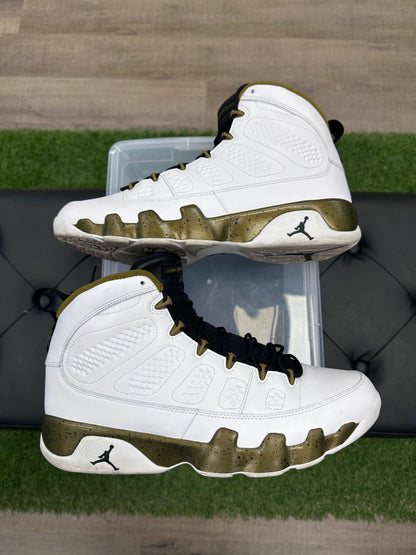 Jordan 9 Retro Statue