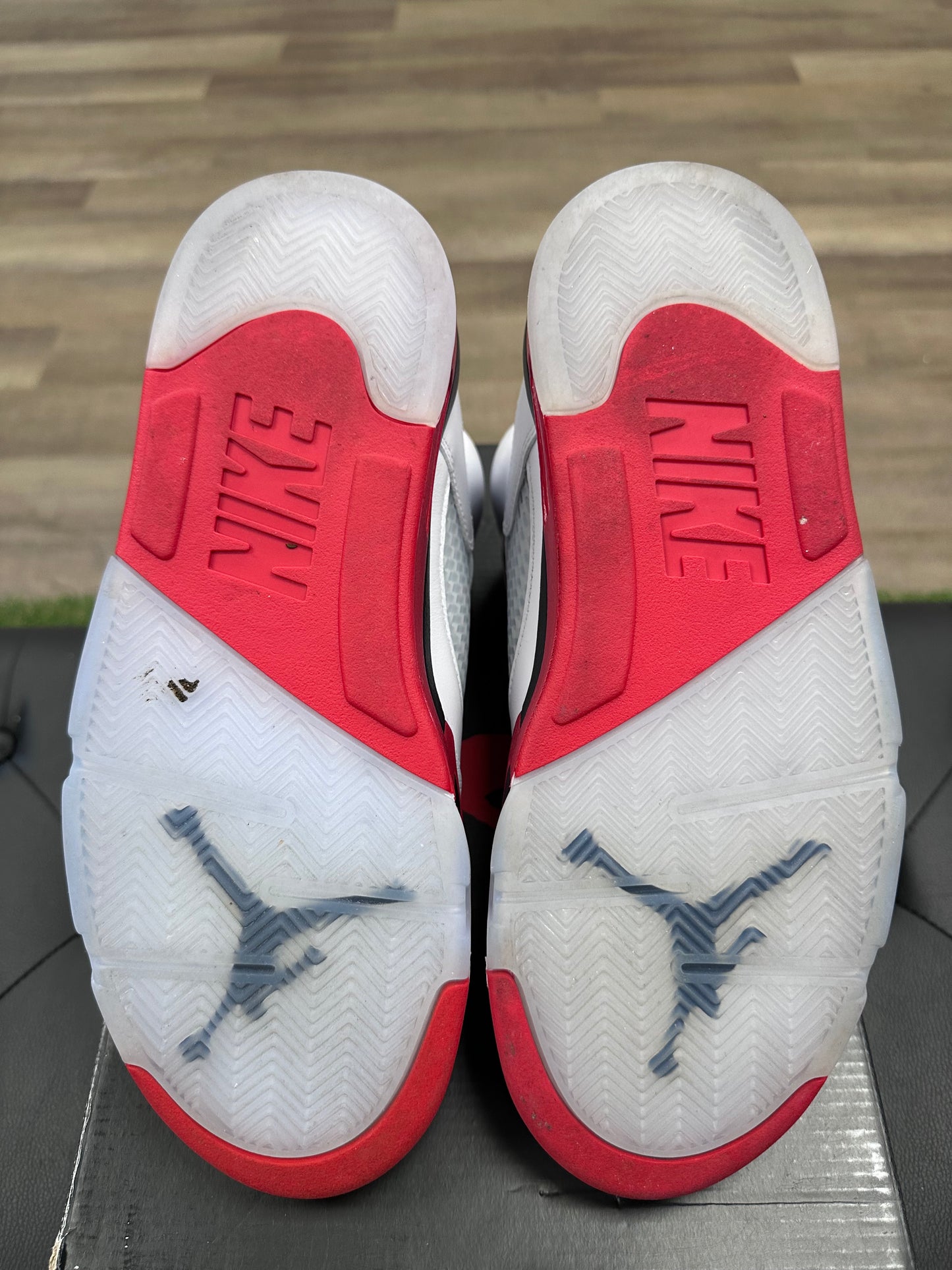 Jordan 5 Retro Fire Red Black Tongue (2025) - Size 10 (U)
