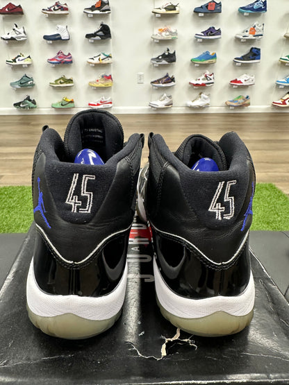 Jordan 11 Retro Space Jam (2016) - Size 8 (U)