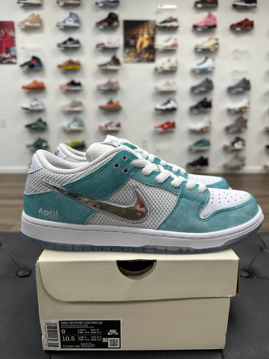 Nike SB Dunk Low April Skateboards - Size 9