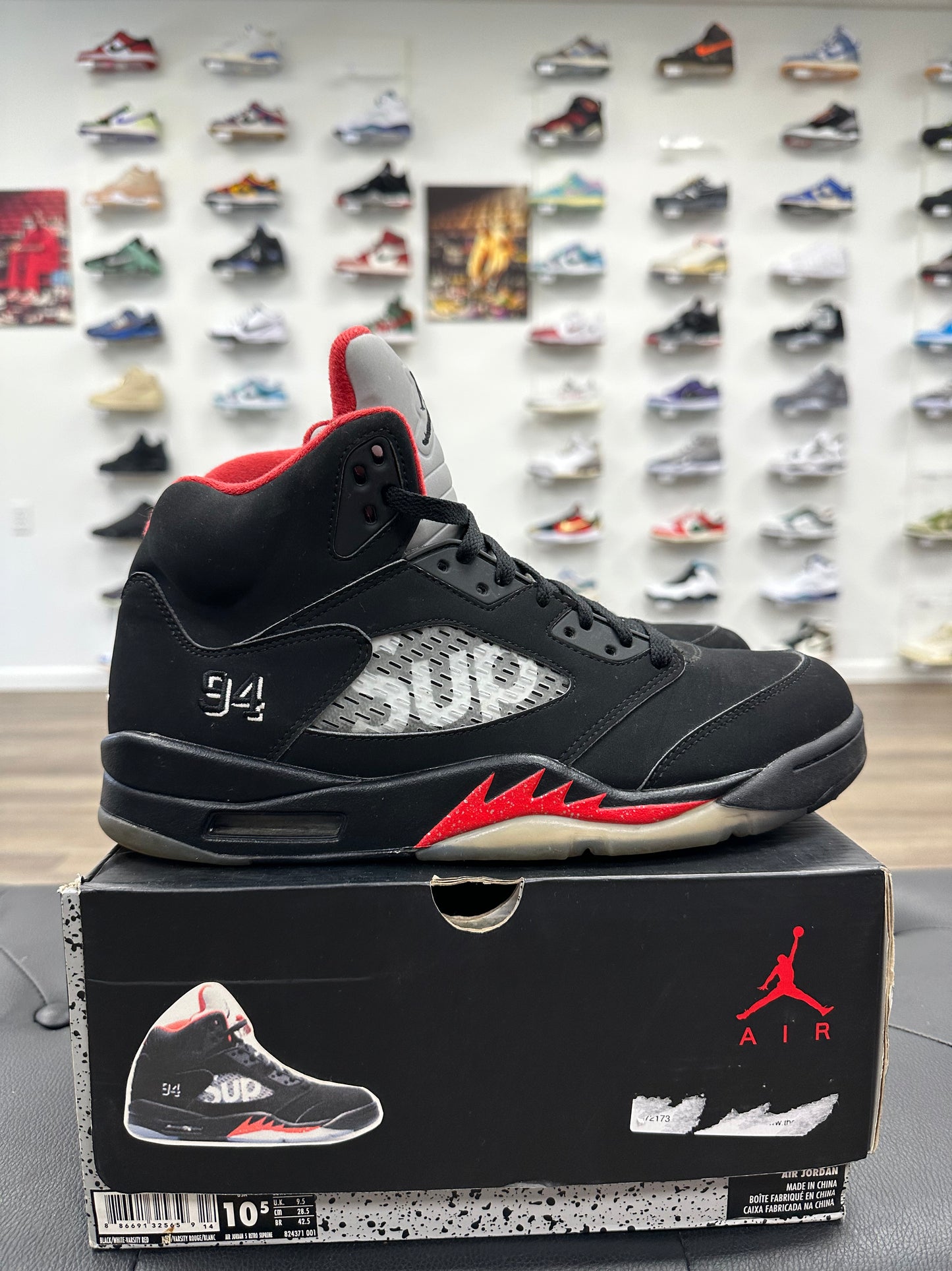 Jordan 5 Retro Supreme Black - Size 10.5 (U)