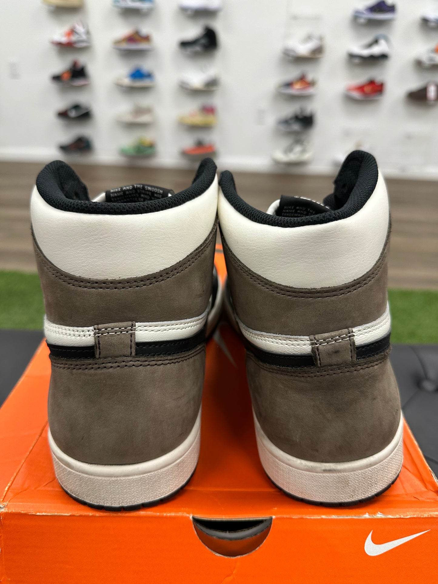 Jordan 1 Retro High Dark Mocha - Size 11.5 (U)