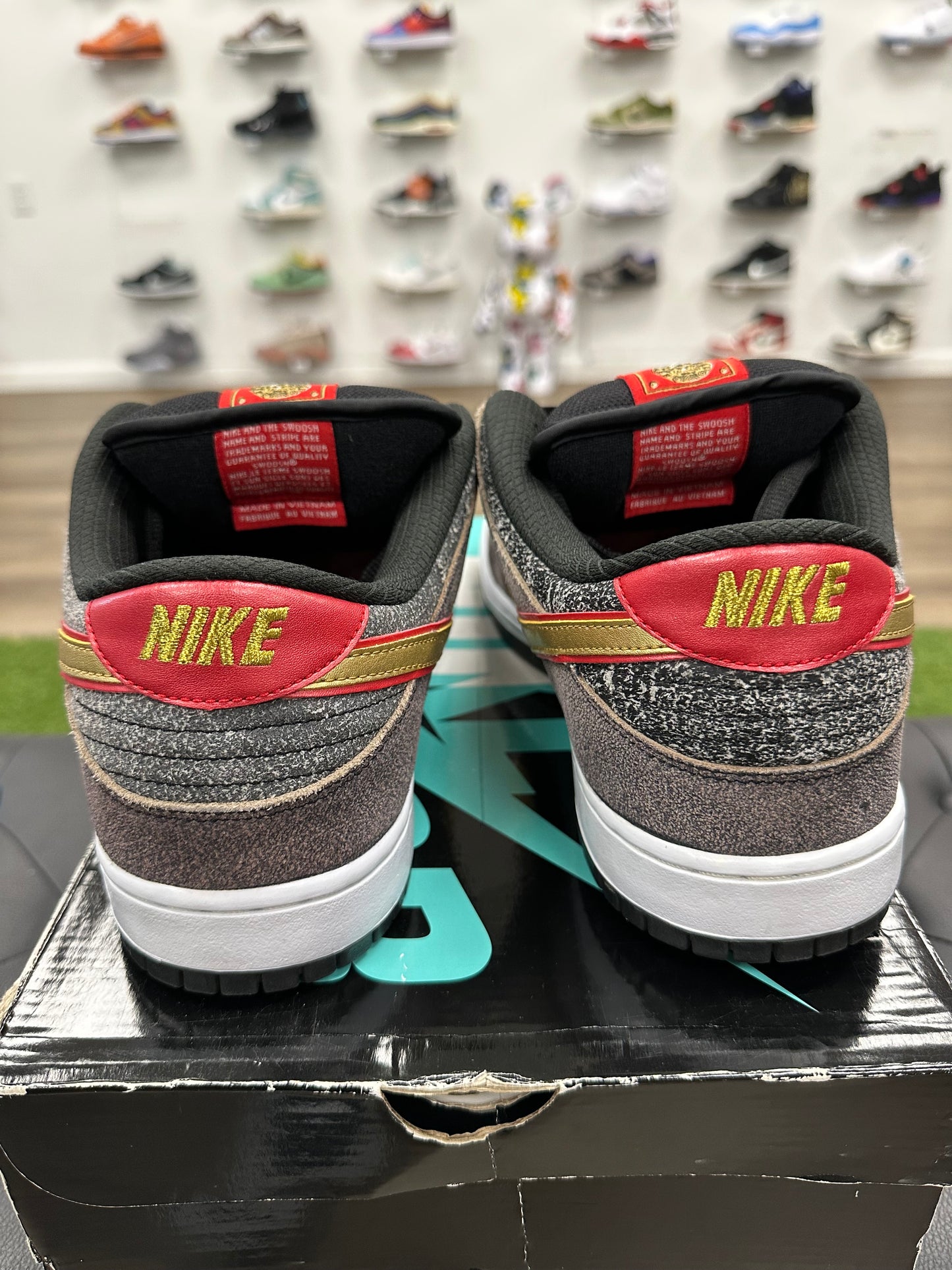 Nike SB Dunk Low Beijing Metallic Gold - Size 13 (U)