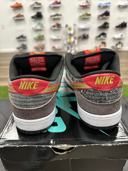 Nike SB Dunk Low Beijing Metallic Gold - Size 13 (U)