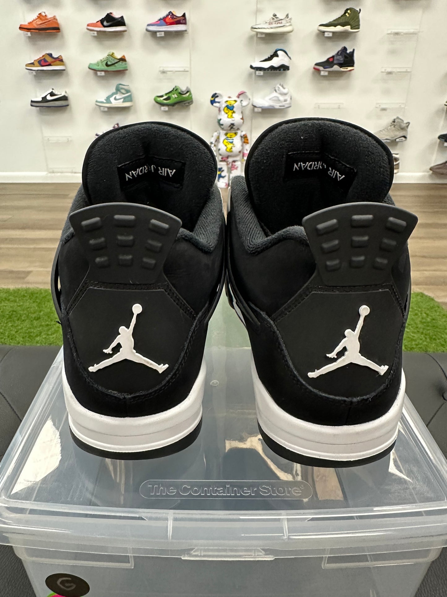 Jordan 4 Retro White Thunder - Size 9.5 (U)