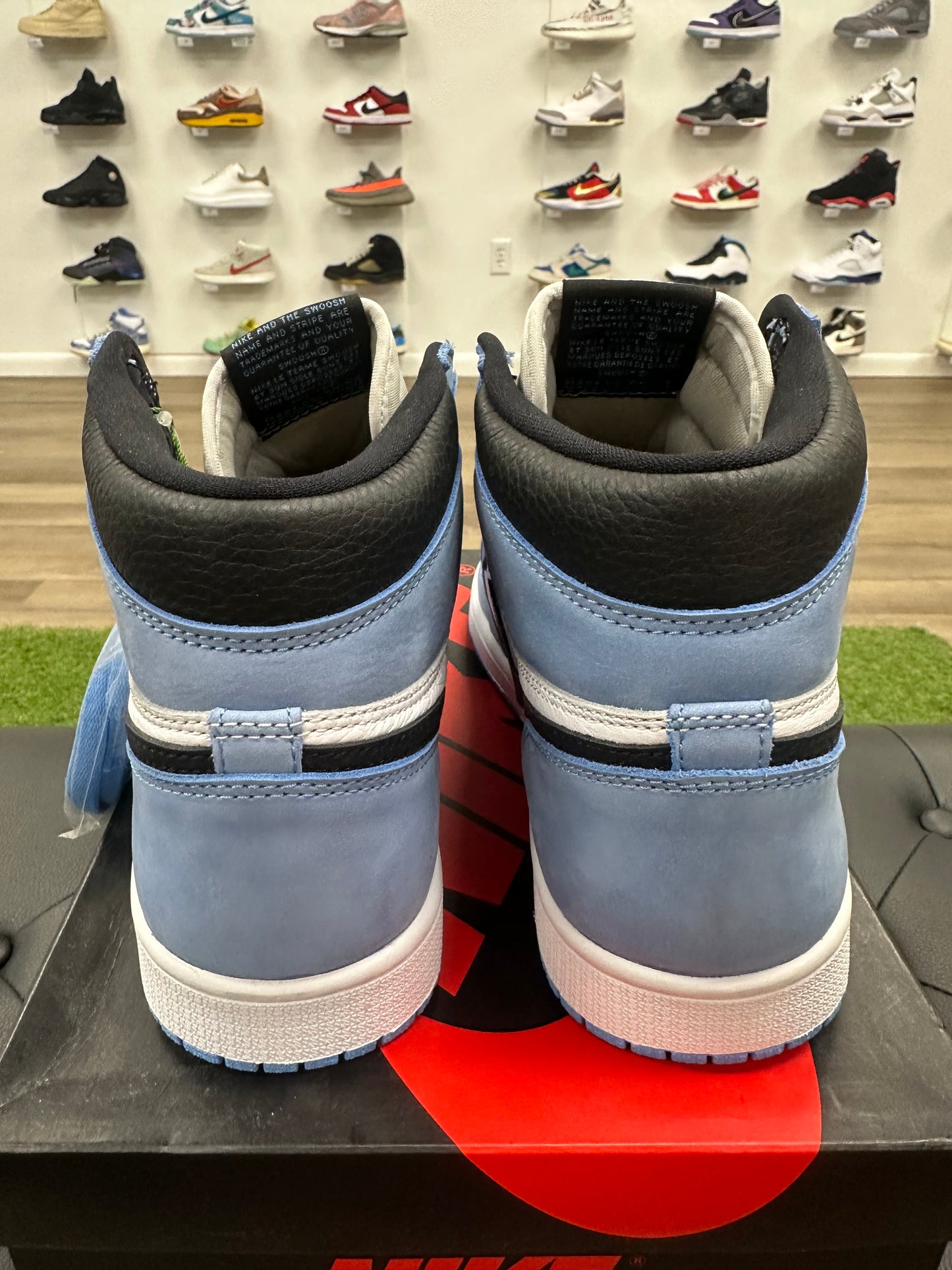 Jordan 1 Retro High OG University Blue - Size 8.5