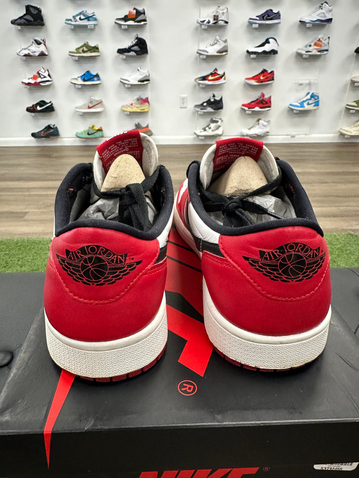 Jordan 1 Retro Low Chicago (2016) - Size 9.5 (U)