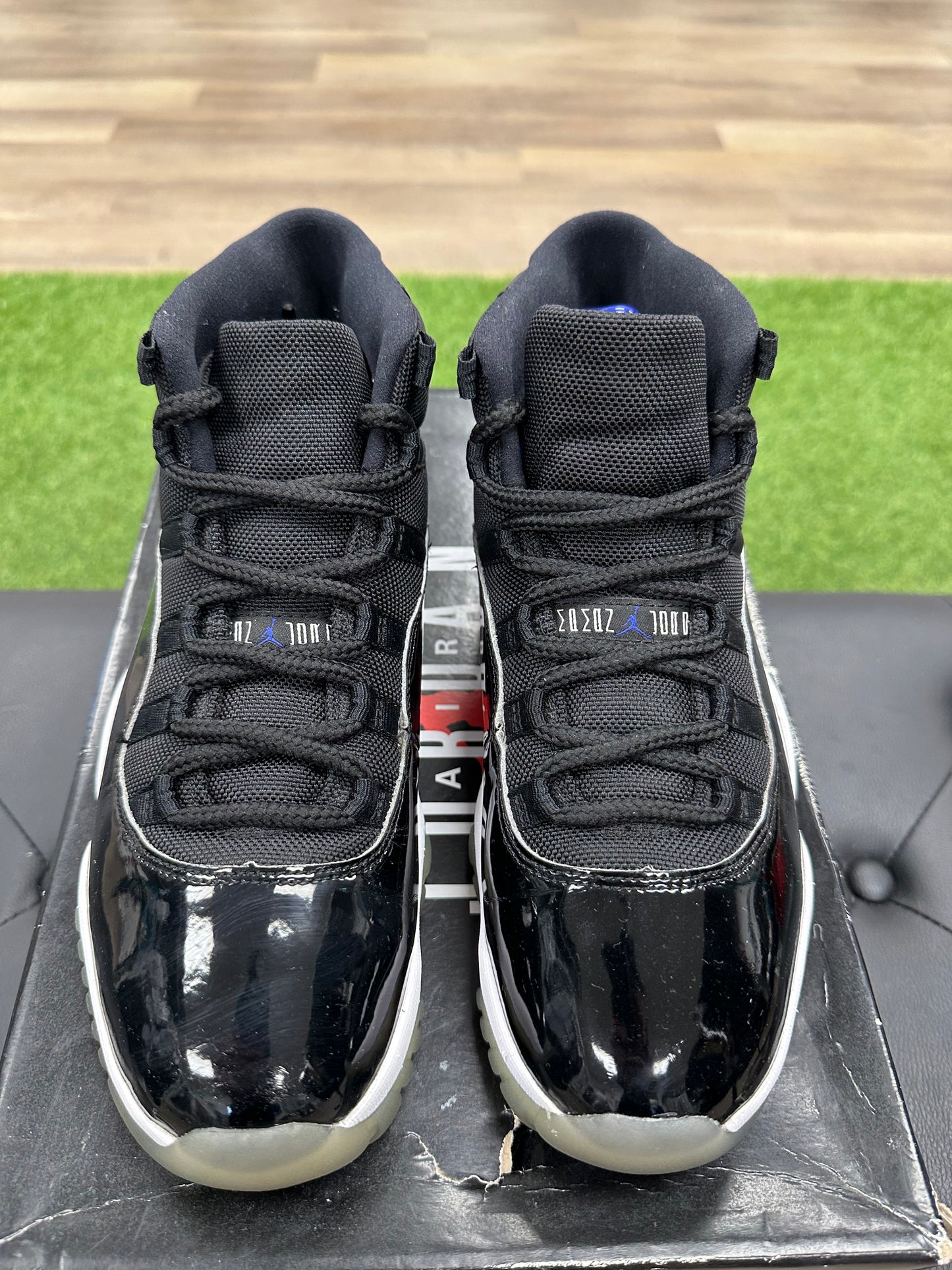 Jordan 11 Retro Space Jam (2016) - Size 8 (U)