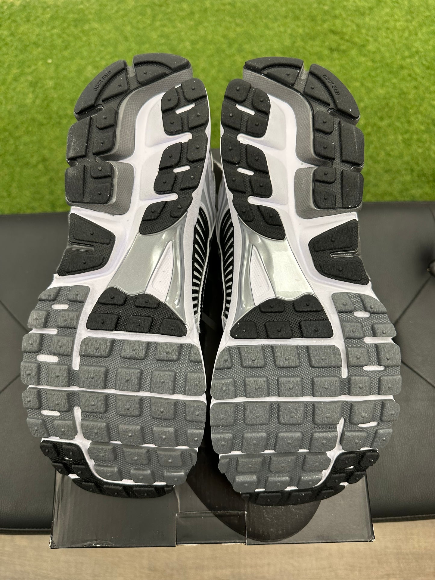 Nike Zoom Vomero 5 SE SP Dark Grey Black White - Size 10.5