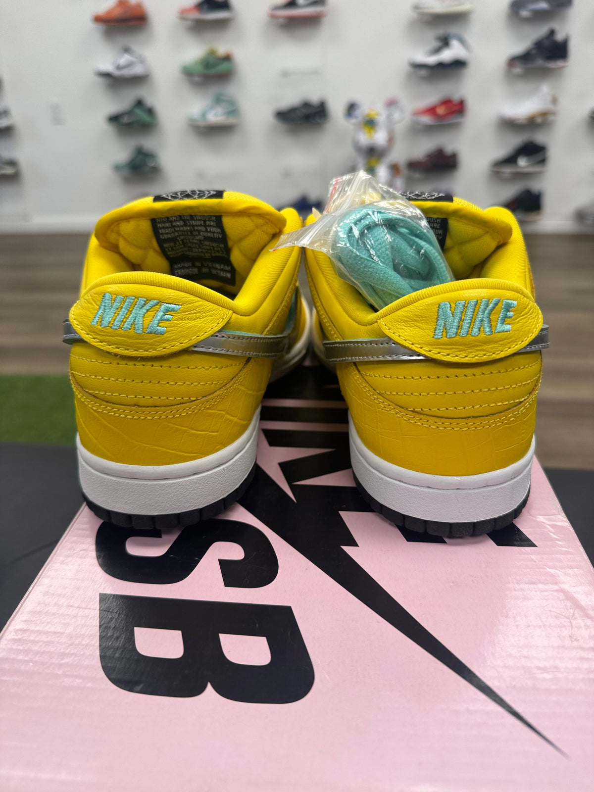 Nike SB Dunk Low Diamond Supply Co. Canary Diamond (Friends and Family)