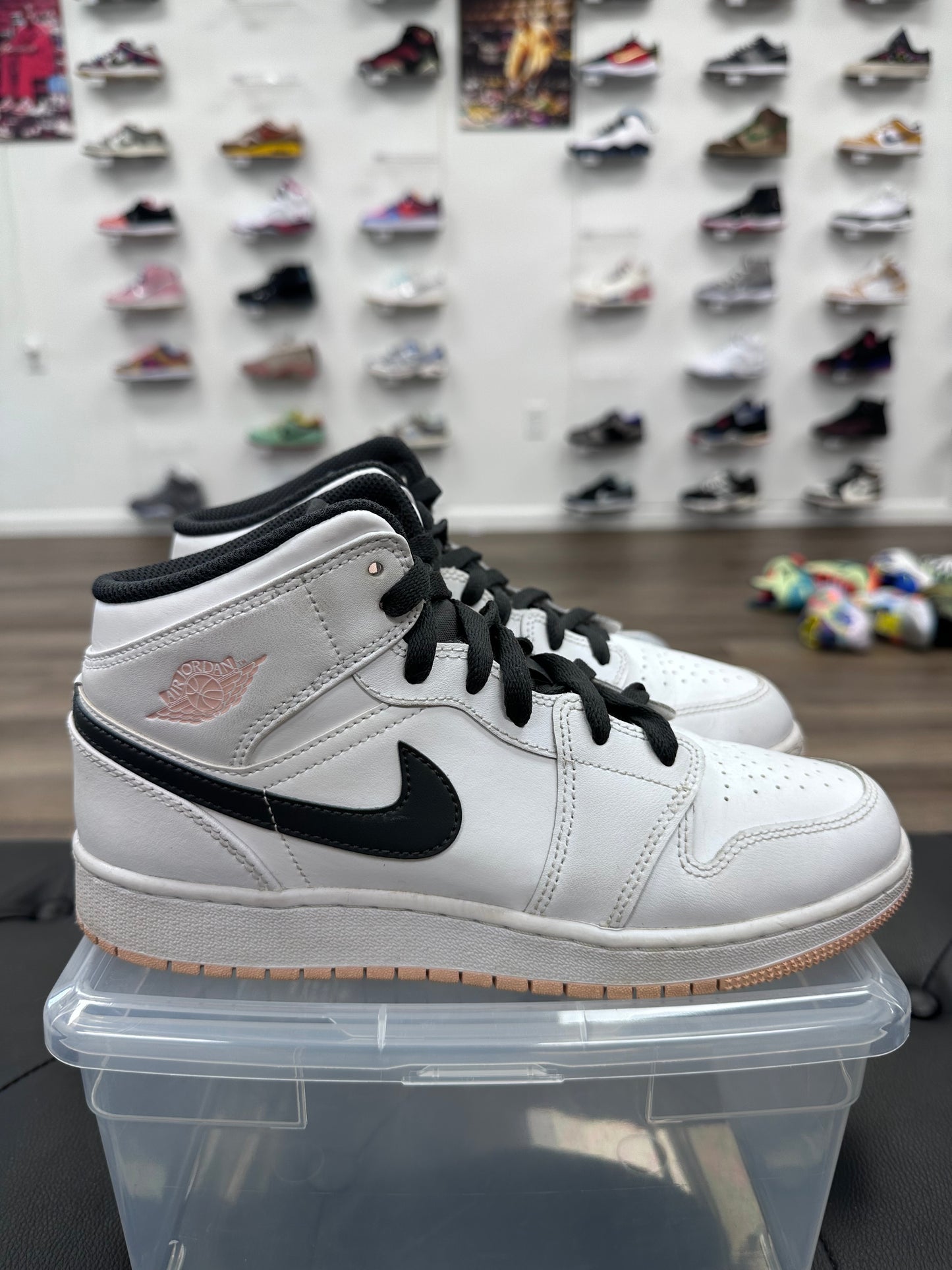 Jordan 1 Mid Arctic Orange (GS) - Size 7Y (U)