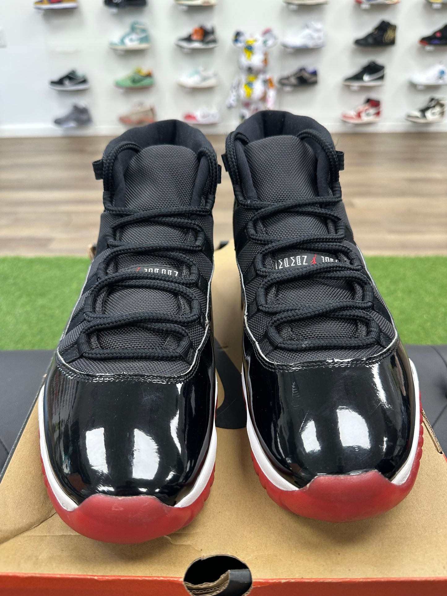 Jordan 11 Retro Playoffs Bred (2019) - Size 12.5 (U)