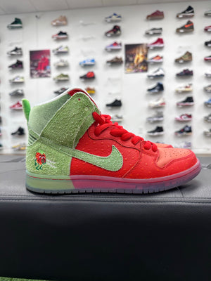 Nike SB Dunk High Strawberry Cough