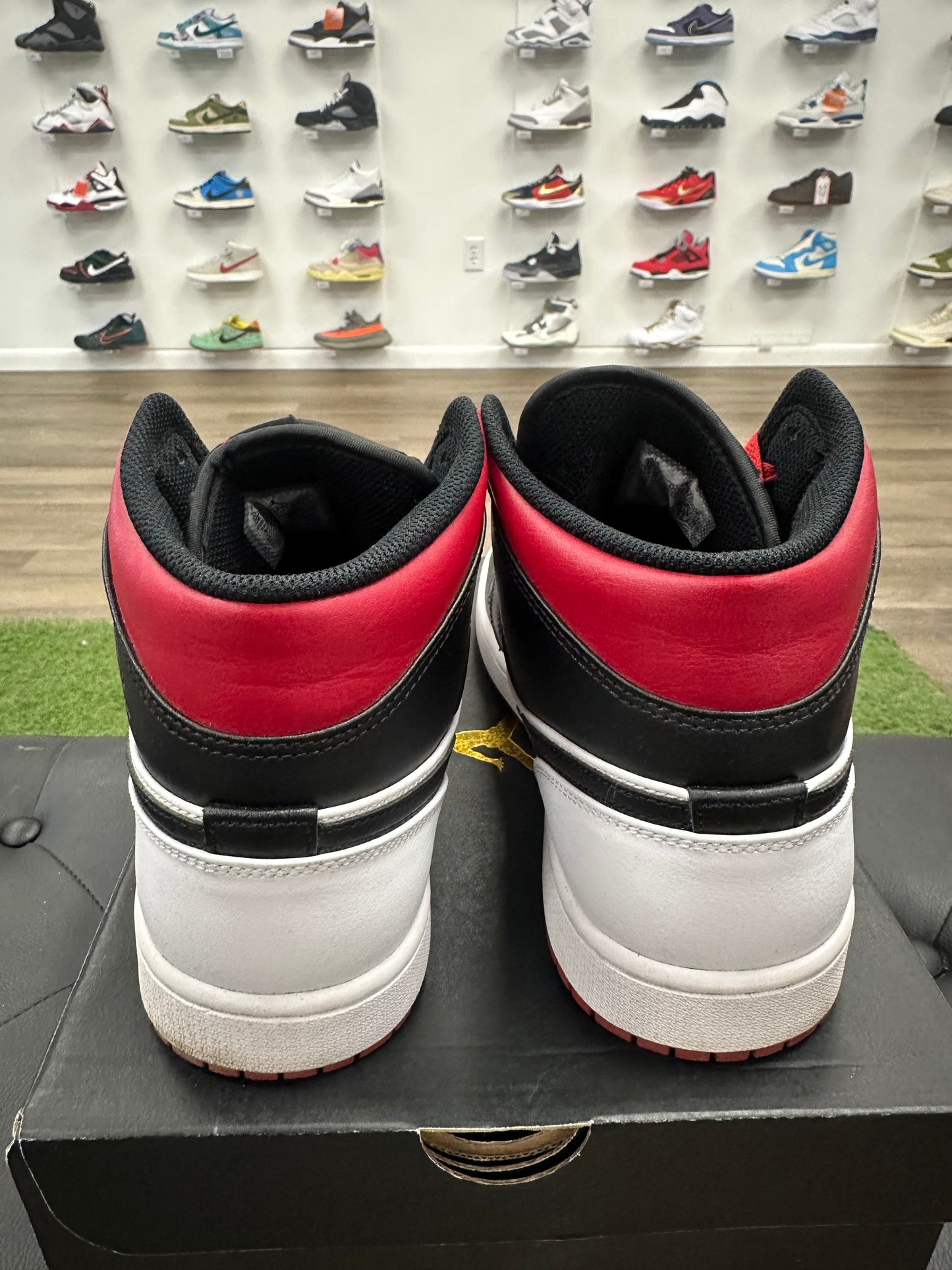 Jordan 1 Mid Gym Red Black Toe - Size 10.5 (U)