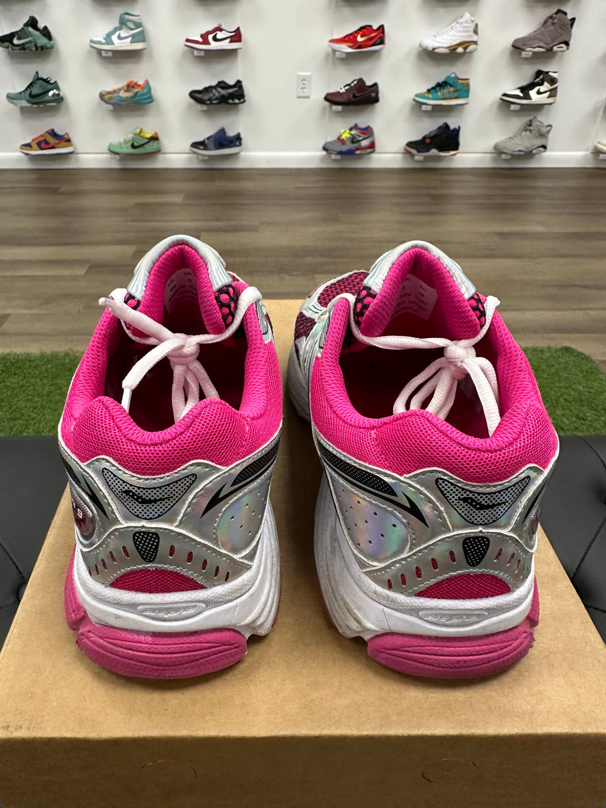 Saucony ProGrid Omni 9 Microchip
