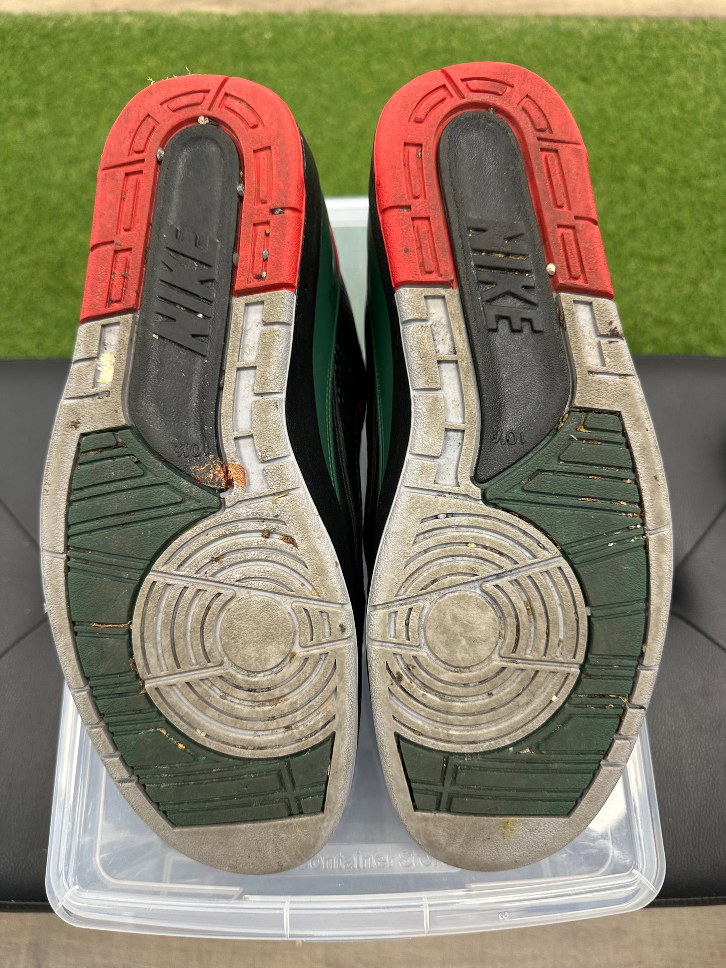 Jordan 2 Retro Low Christmas - Size 10.5 (U)