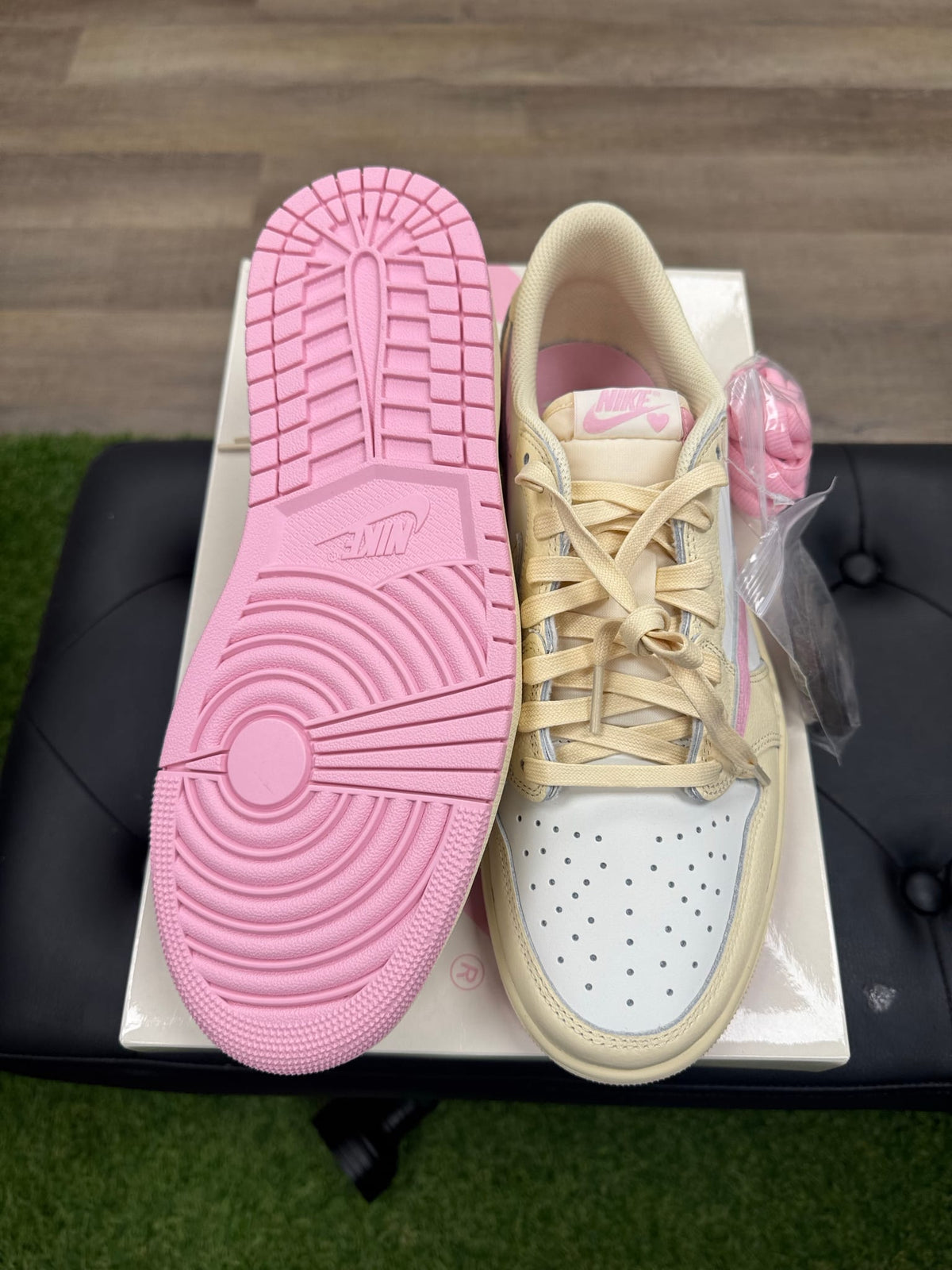 Jordan 1 Retro Low OG SP Travis Scott Shy Pink