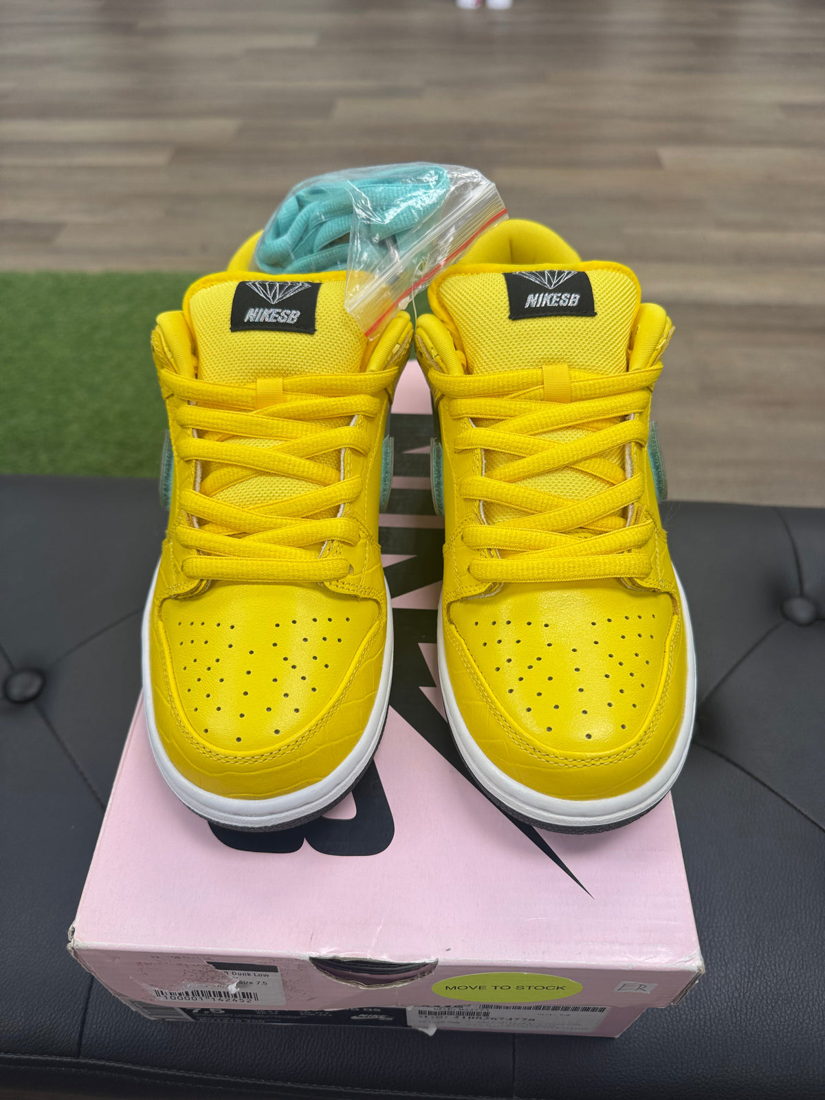 Nike SB Dunk Low Diamond Supply Co. Canary Diamond (Friends and Family)