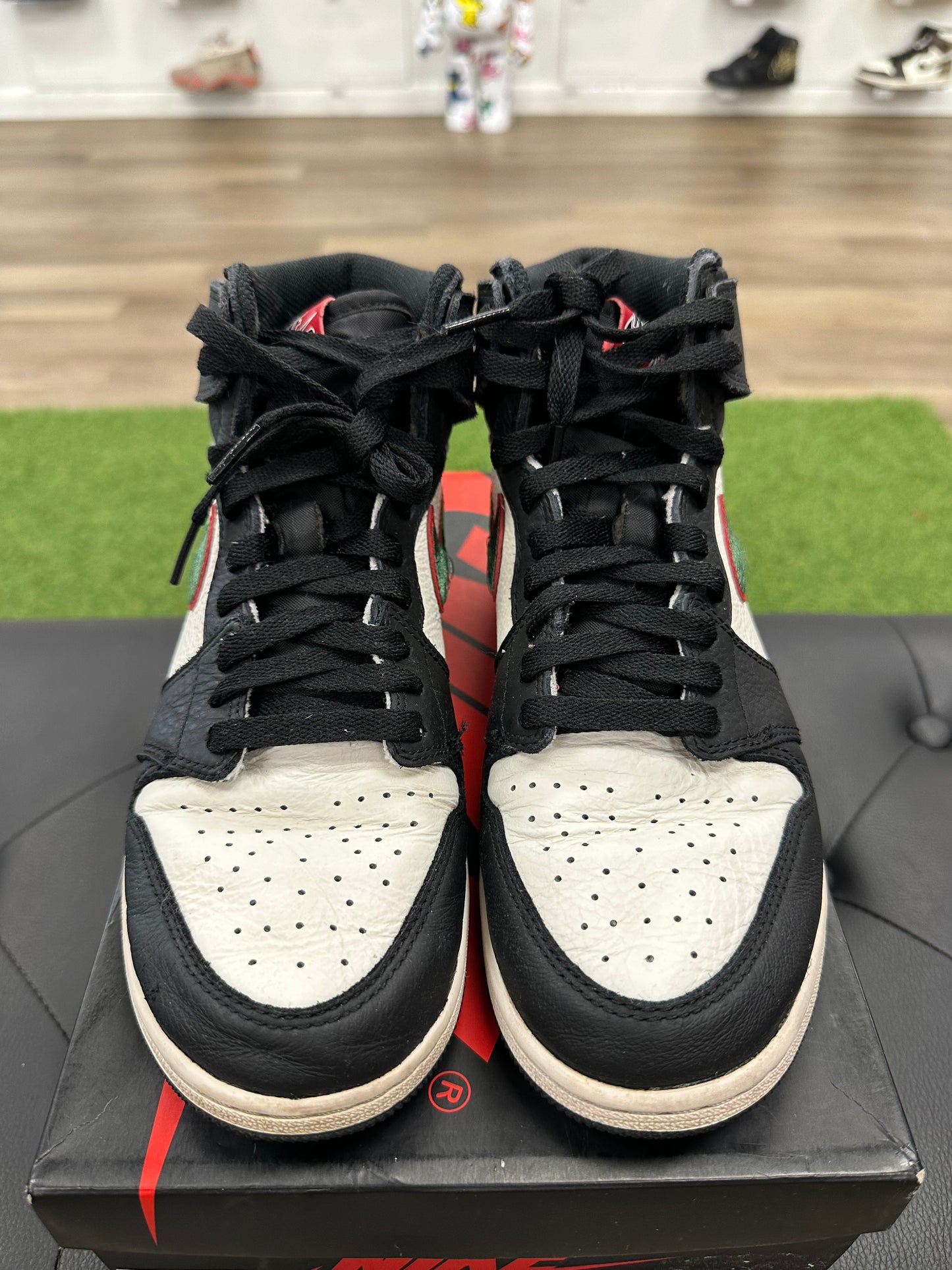 Jordan 1 Retro High Sports Illustrated (A Star Is Born) (GS) - Size 7 (U)