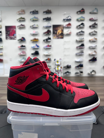 Jordan 1 Mid Alternate Bred (2022) - Size 11 (U)