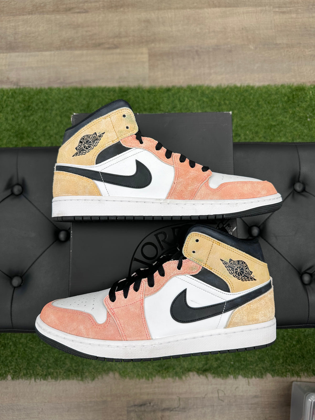 Jordan 1 Mid SE Flight Club
