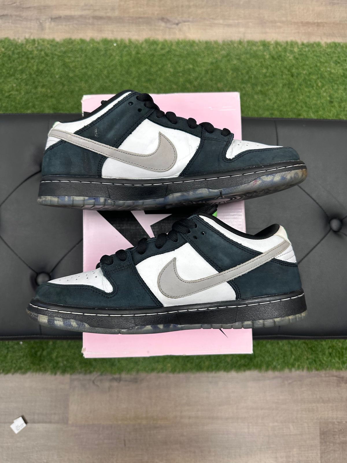 Nike SB Dunk Low Staple Panda Pigeon