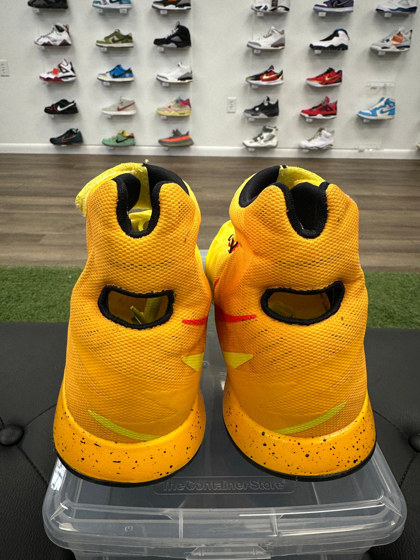 Nike Zoom HyperRev Kyrie Irving Cleveland Cavaliers PE - Size 8 (U)