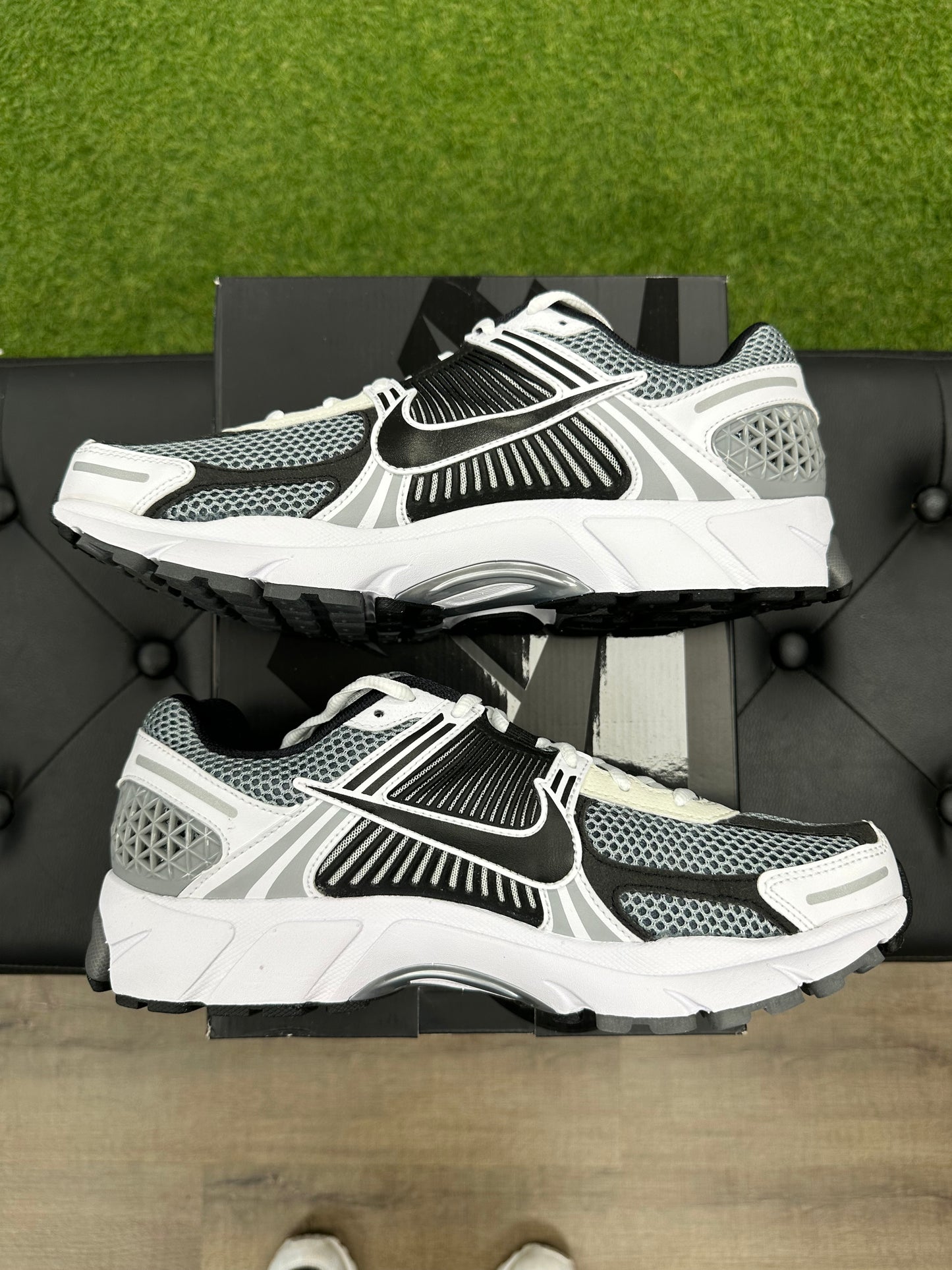 Nike Zoom Vomero 5 SE SP Dark Grey Black White - Size 10.5