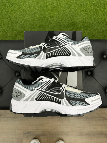 Nike Zoom Vomero 5 SE SP Dark Grey Black White - Size 10.5