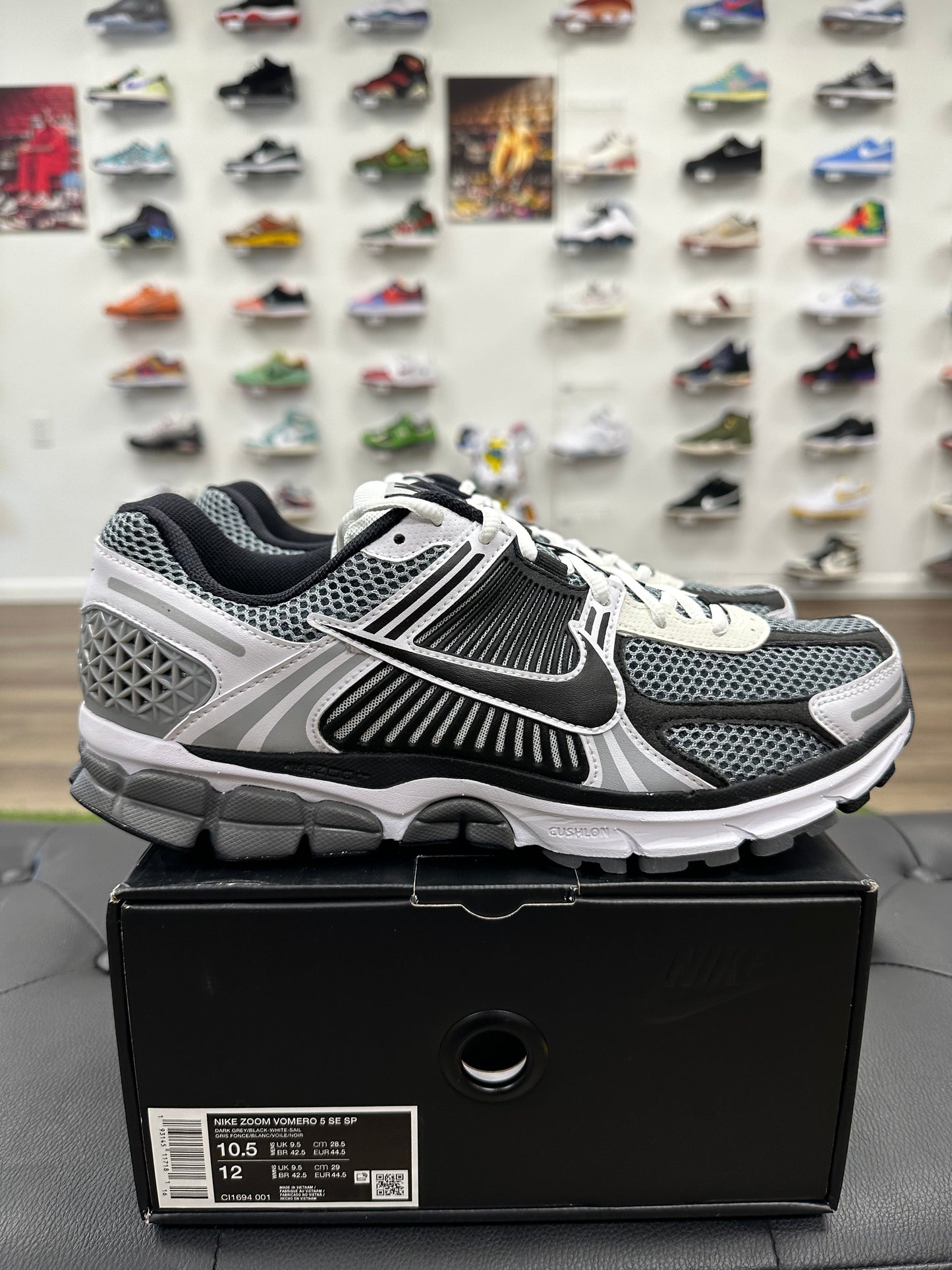 Nike Zoom Vomero 5 SE SP Dark Grey Black White - Size 10.5