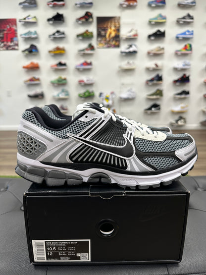 Nike Zoom Vomero 5 SE SP Dark Grey Black White - Size 10.5