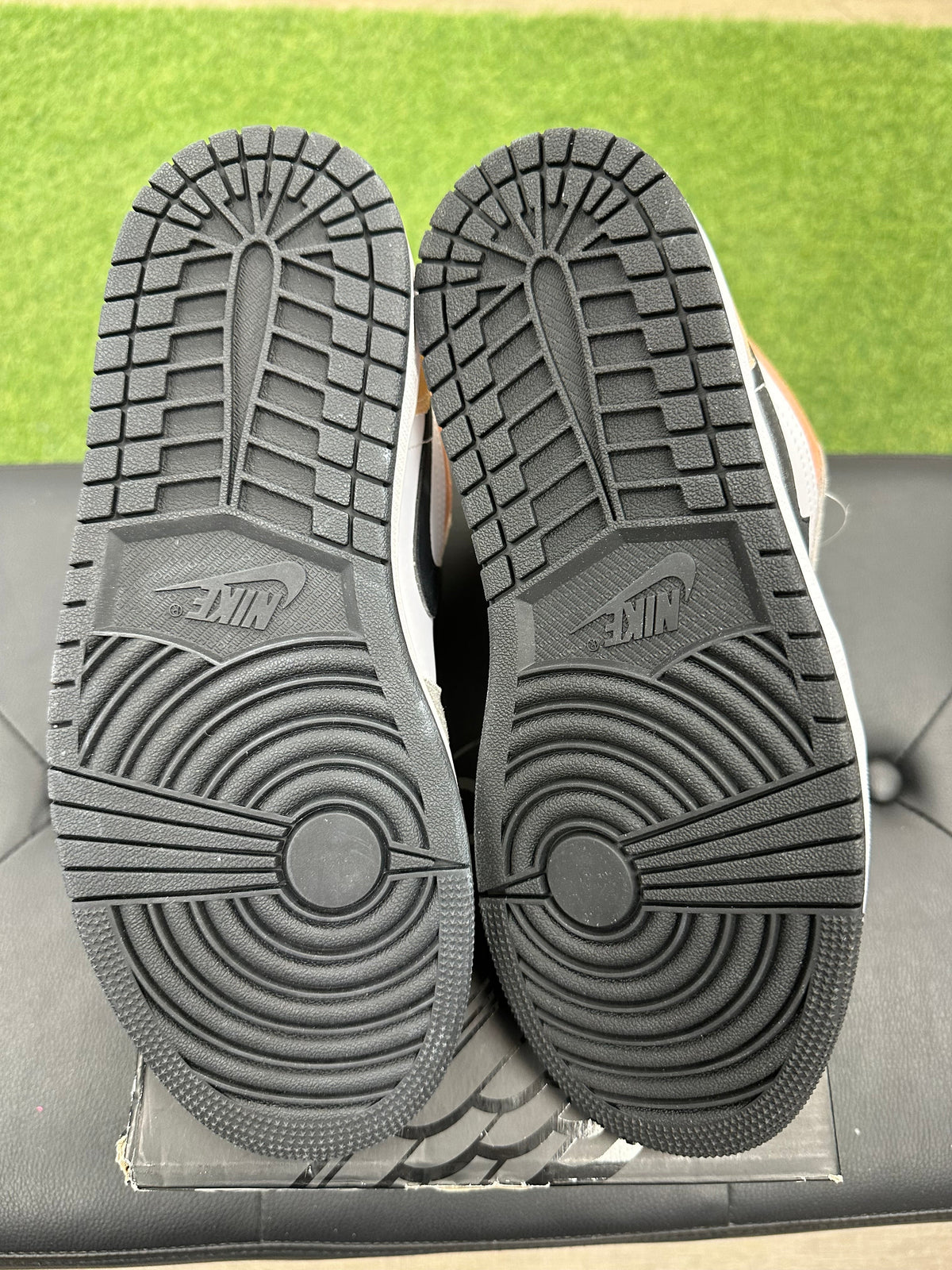 Jordan 1 Low SE Flight Club