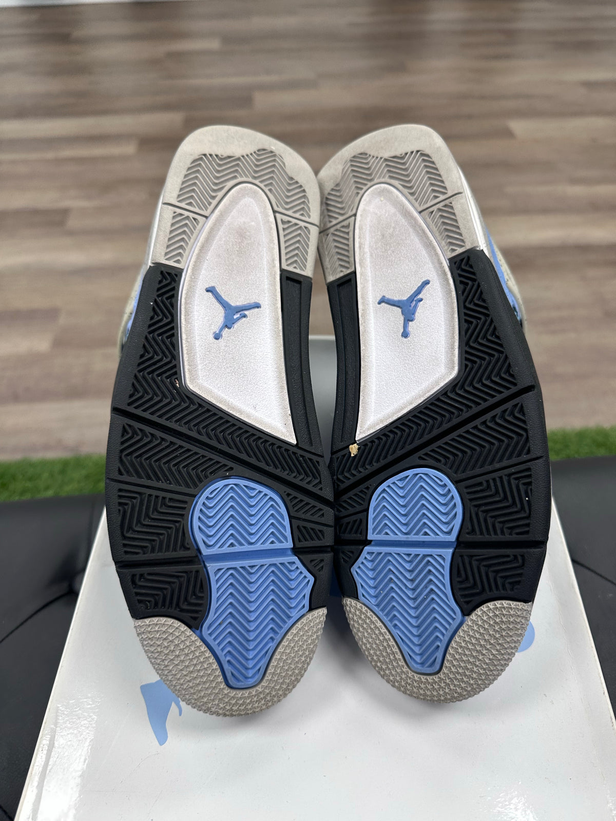 Jordan 4 Retro University Blue