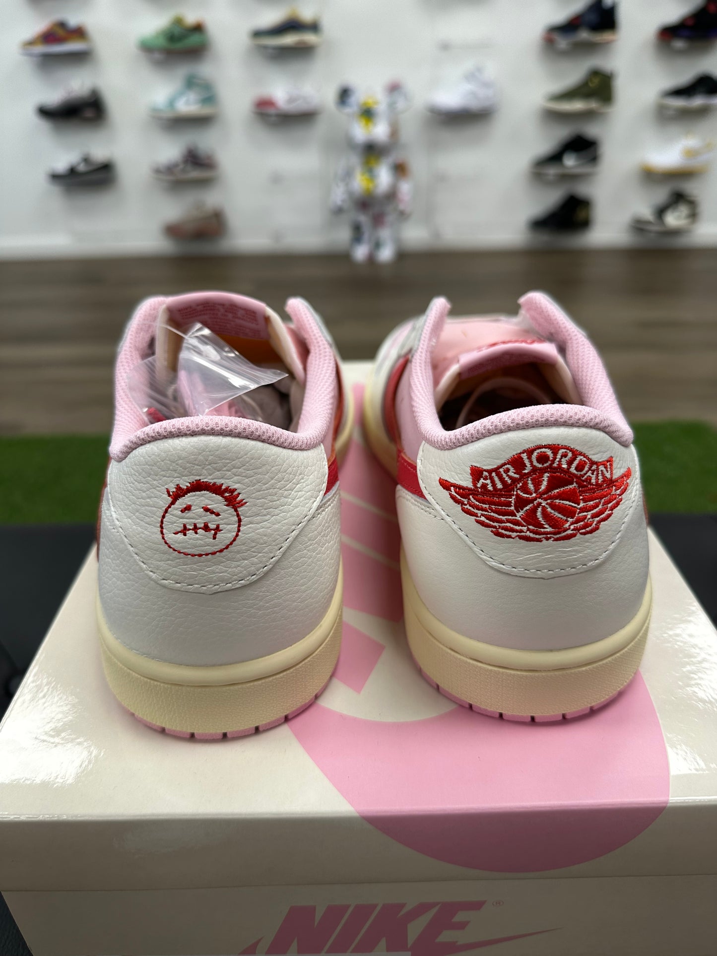 Jordan 1 Retro Low OG SP Travis Scott Sail Tropical Pink - Size 10