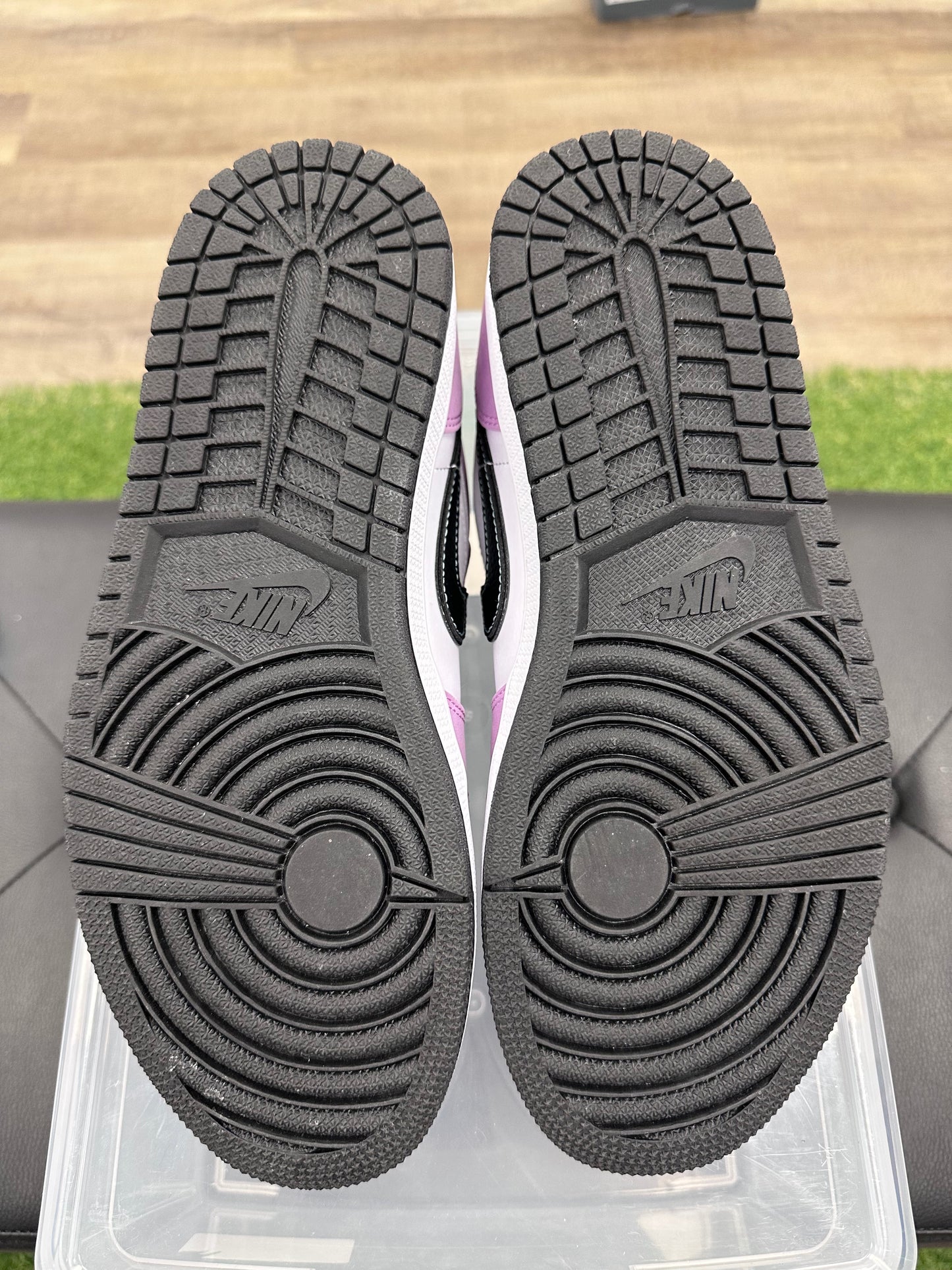 Jordan 1 Low SE Violet Shock White Black - Size 9 (U)