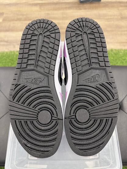 Jordan 1 Low SE Violet Shock White Black - Size 9 (U)