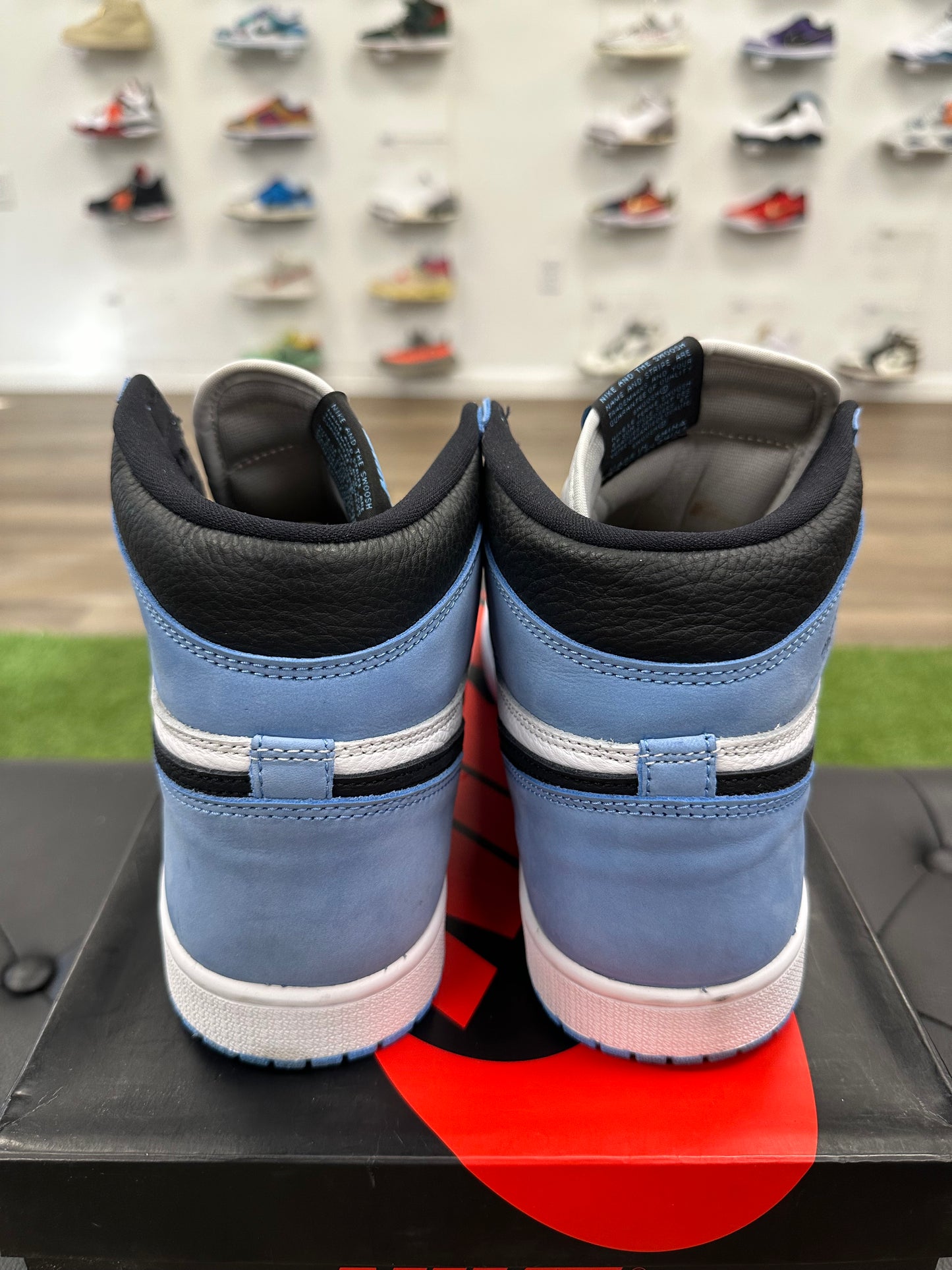 Jordan 1 Retro High OG University Blue - Size 10 (U)