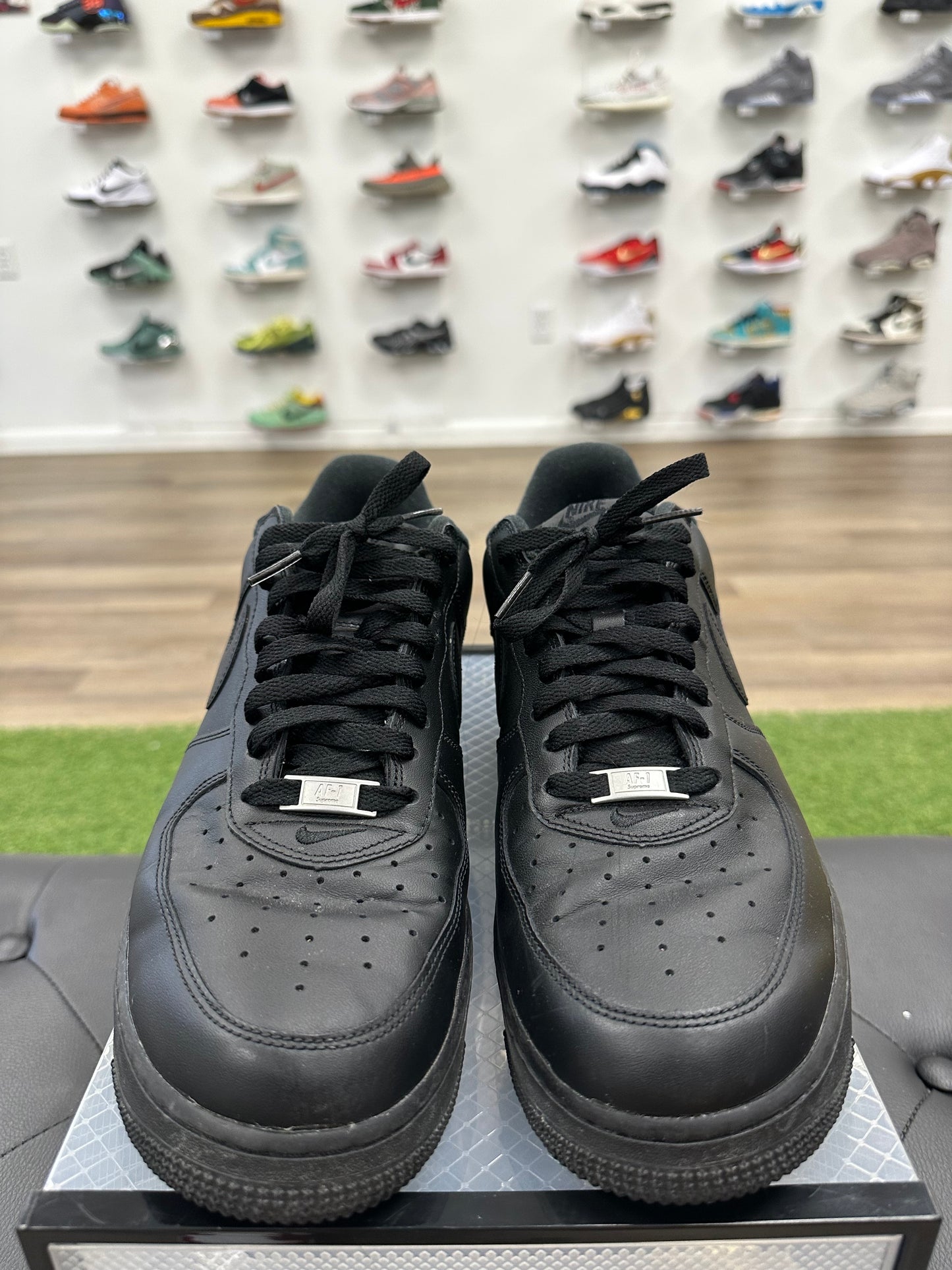 Nike Air Force 1 Low Supreme Black - Size 11.5 (U)