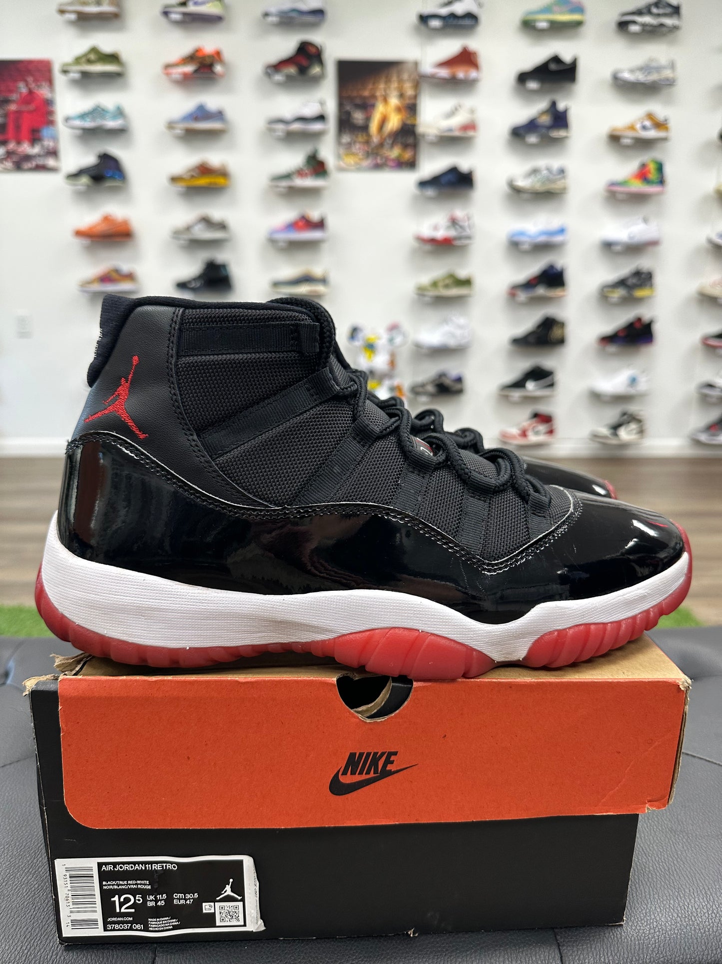 Jordan 11 Retro Playoffs Bred (2019) - Size 12.5 (U)