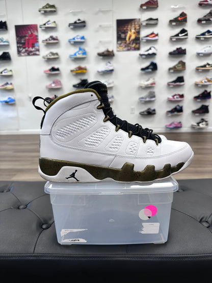 Jordan 9 Retro Statue