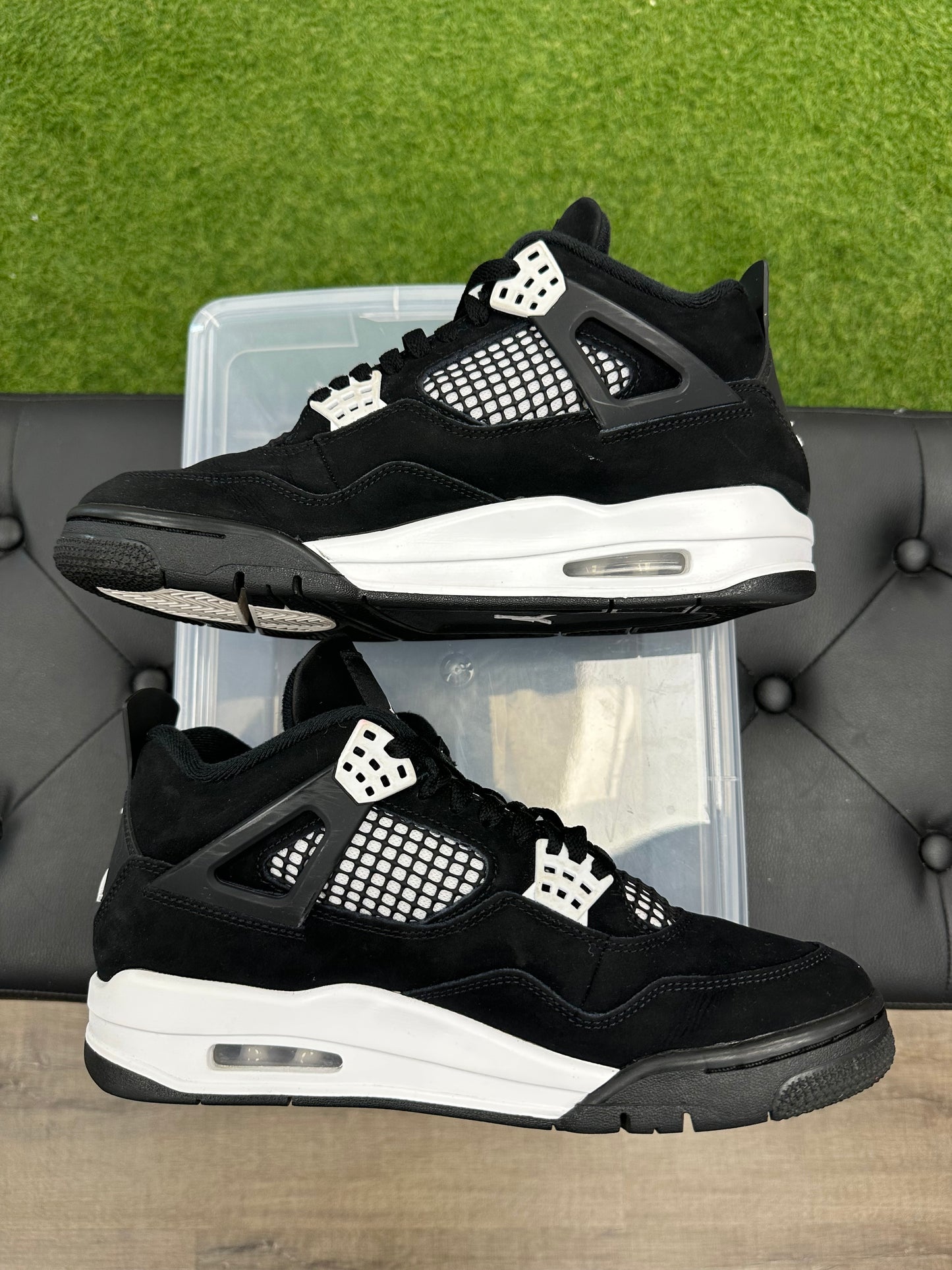Jordan 4 Retro White Thunder - Size 9.5 (U)