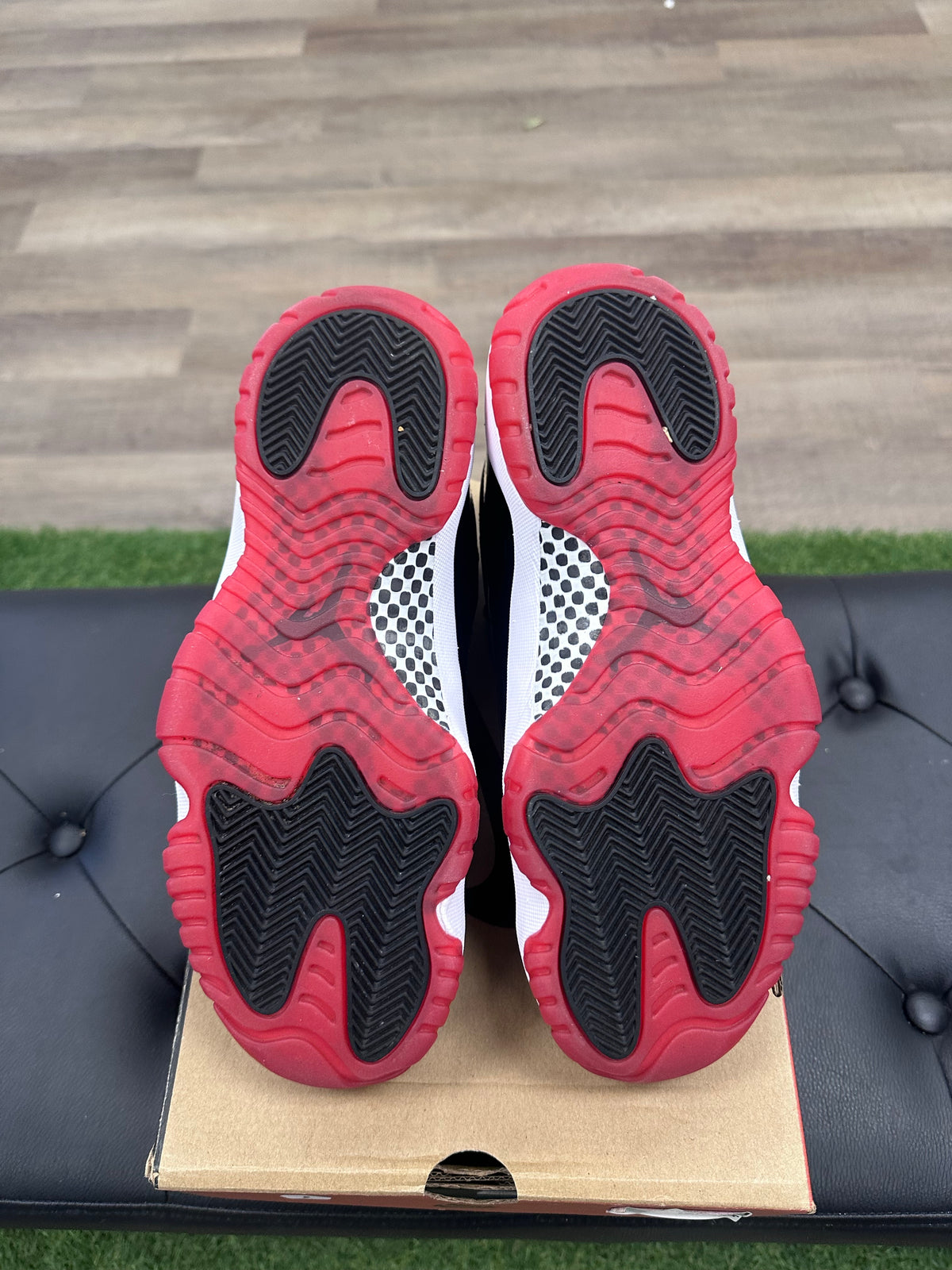 Jordan 11 Retro Playoffs Bred (2019) - Size 8.5 (U)